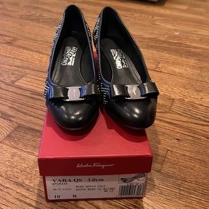 Salvatore Ferragamo VARA Studded QS 3.0cm Pumps sz 10 like new condition